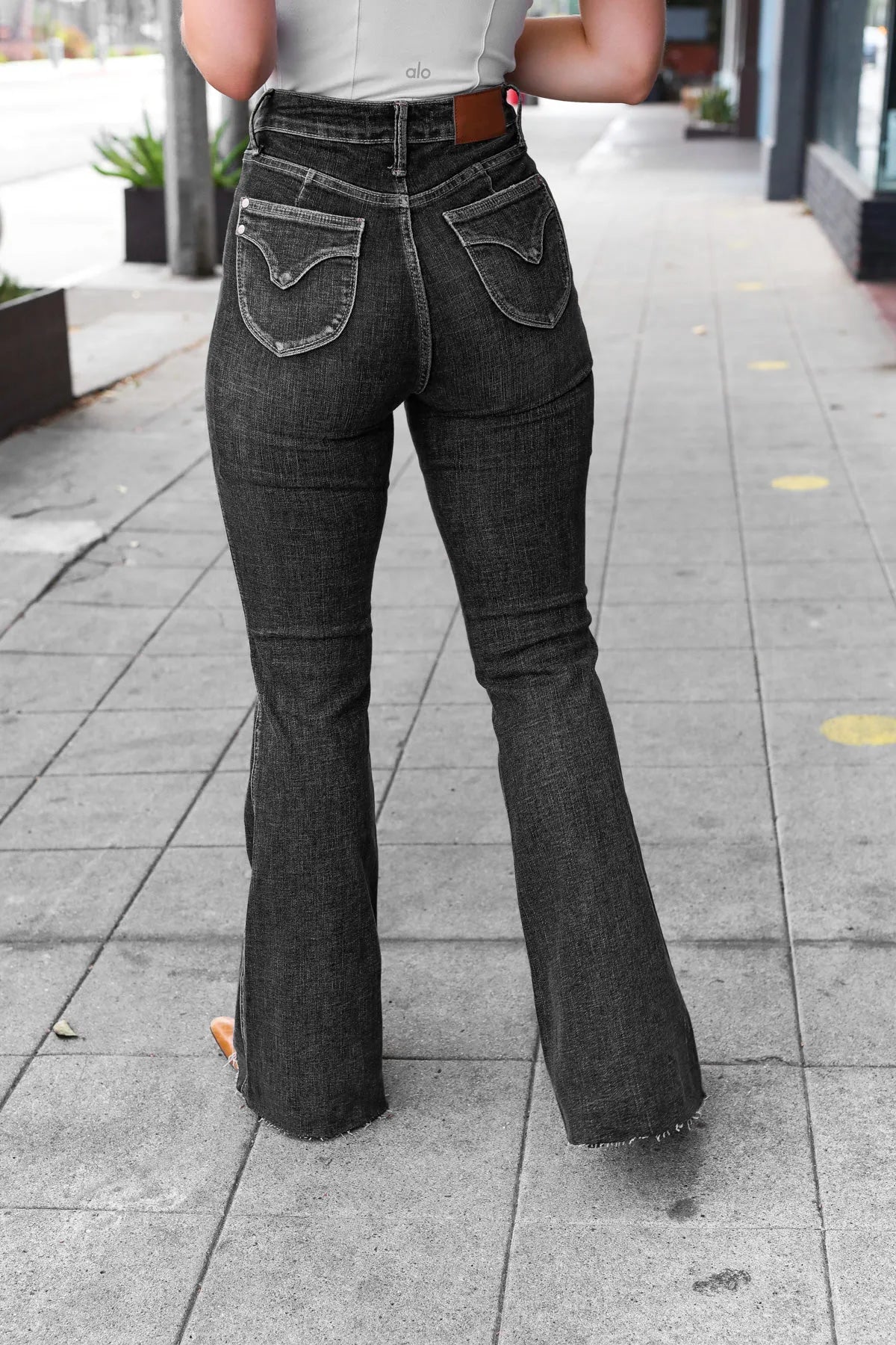 Tummy Control Booty Lifting Flare Jeans